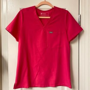 FIGS | Catarina One-Pocket Scrub Top in Shocking Pink